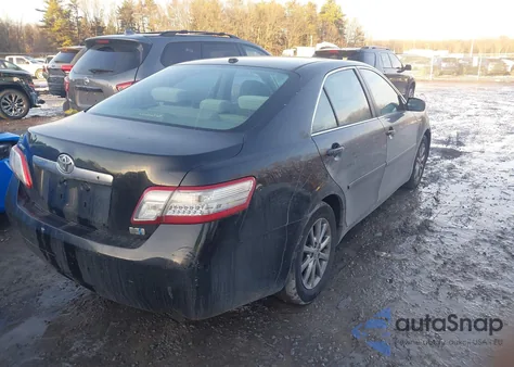 2010 Toyota Camry Hybrid z USA, uszkodzony, nr VIN 4T1BB3EK6AU125914